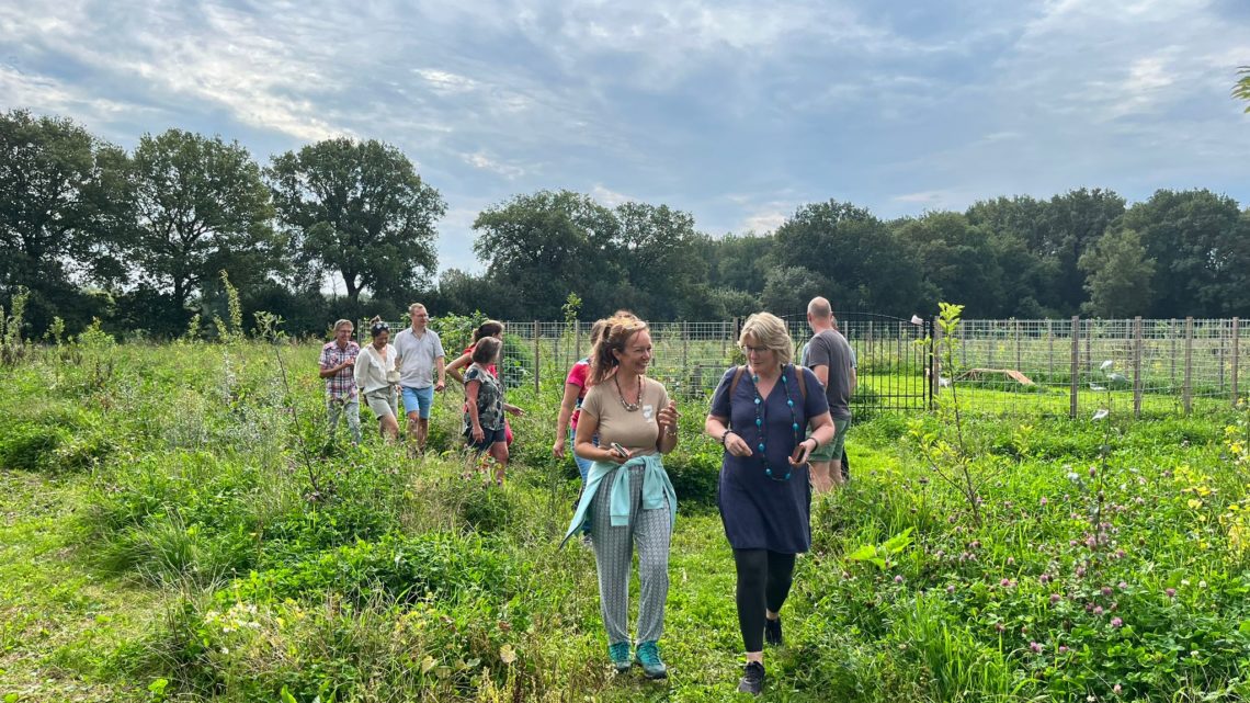 Pioniers Drentse voedselbossen op bezoek